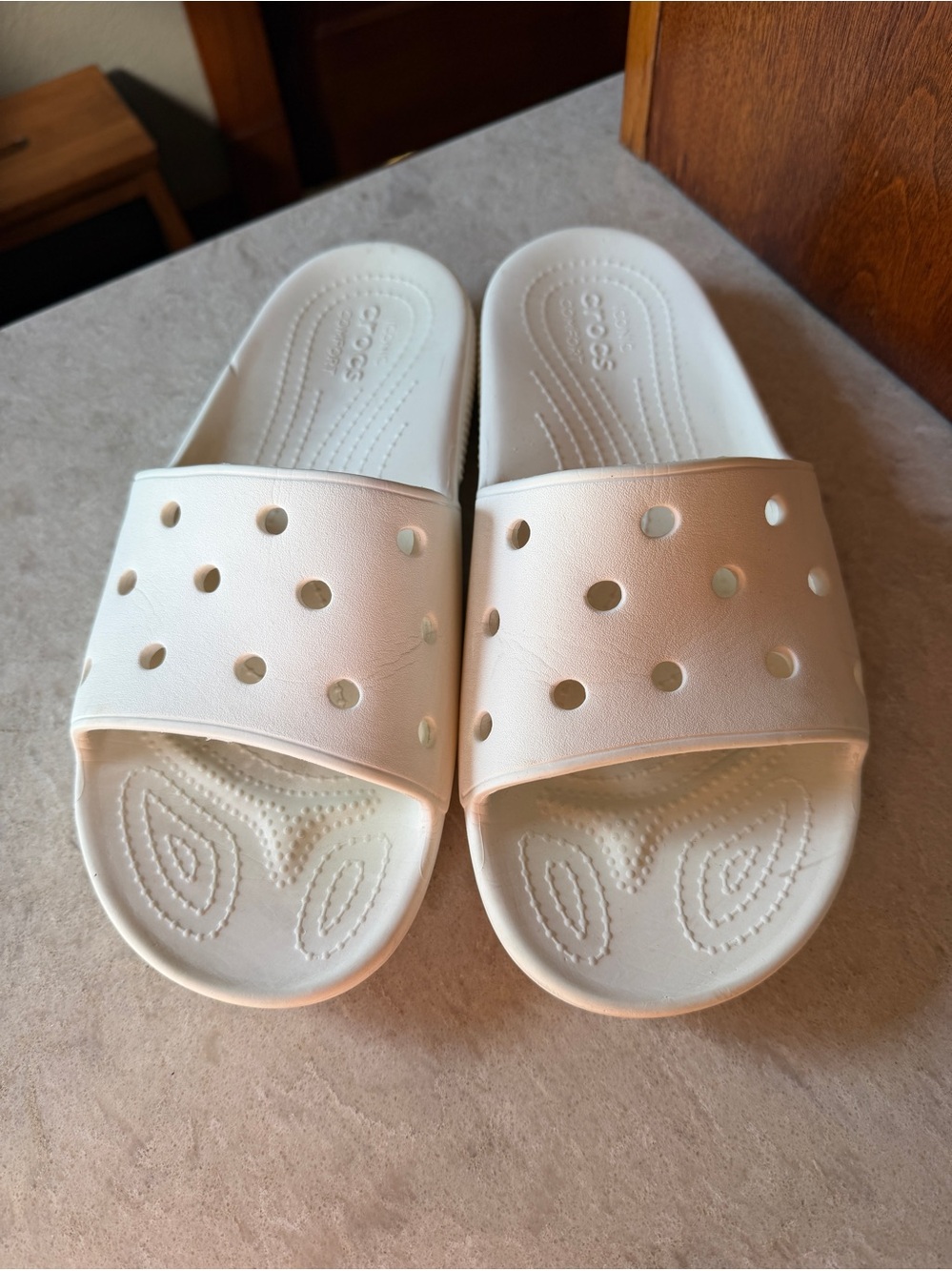 Crocs Classic Slide Sandals in White. Mens Size 10.